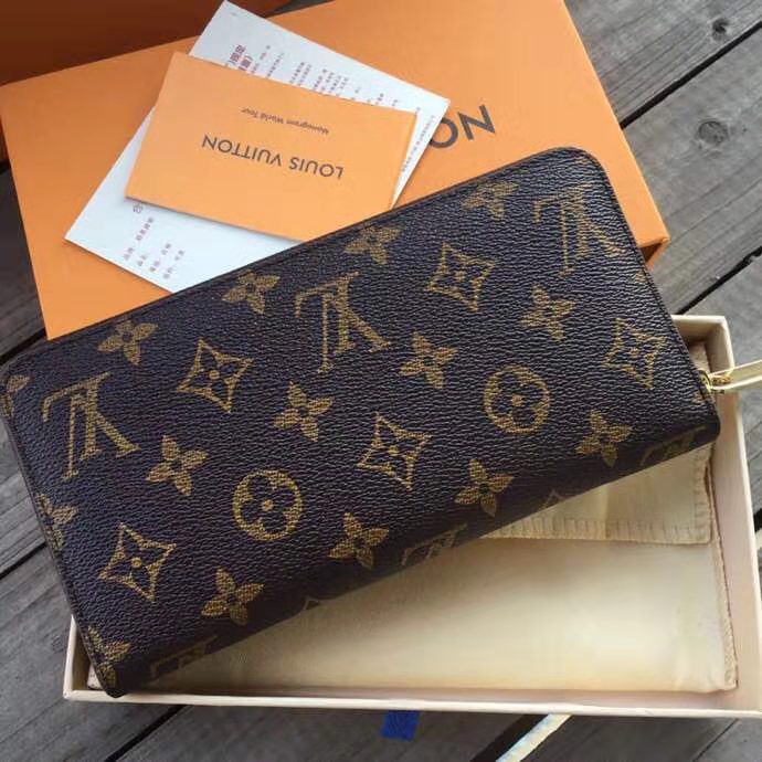 LOUIS VUITTON i35-60017